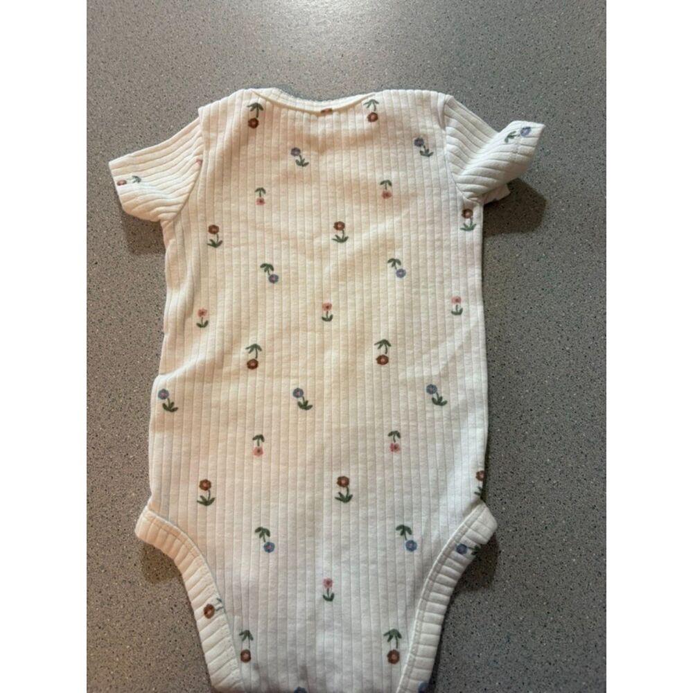 2 Carter's Bodysuits and 1 Pair of Leggings Size 3M *Never Worn - Picture 7 of 10